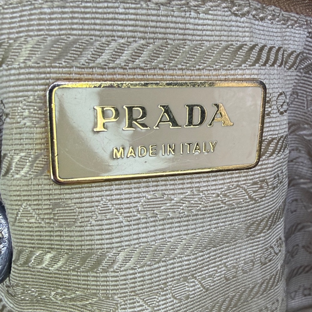 💥PRADA - Silver Metallic Vitello Daino Leather Shoulder Bag BN1346 - 136U894 - Picture 12 of 17